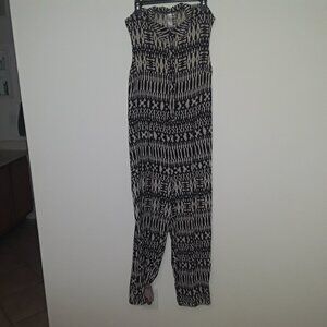 Emma & Michelle ladies size 12 black/cream collared,sleeveless, pant romper